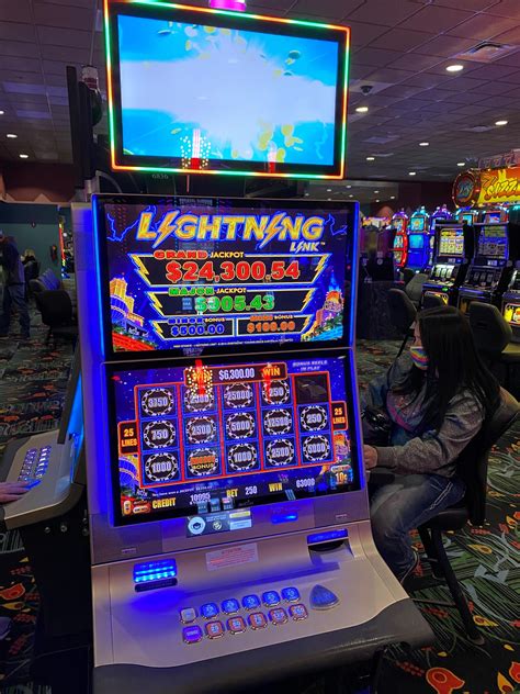 lightning jackpots slot machine.